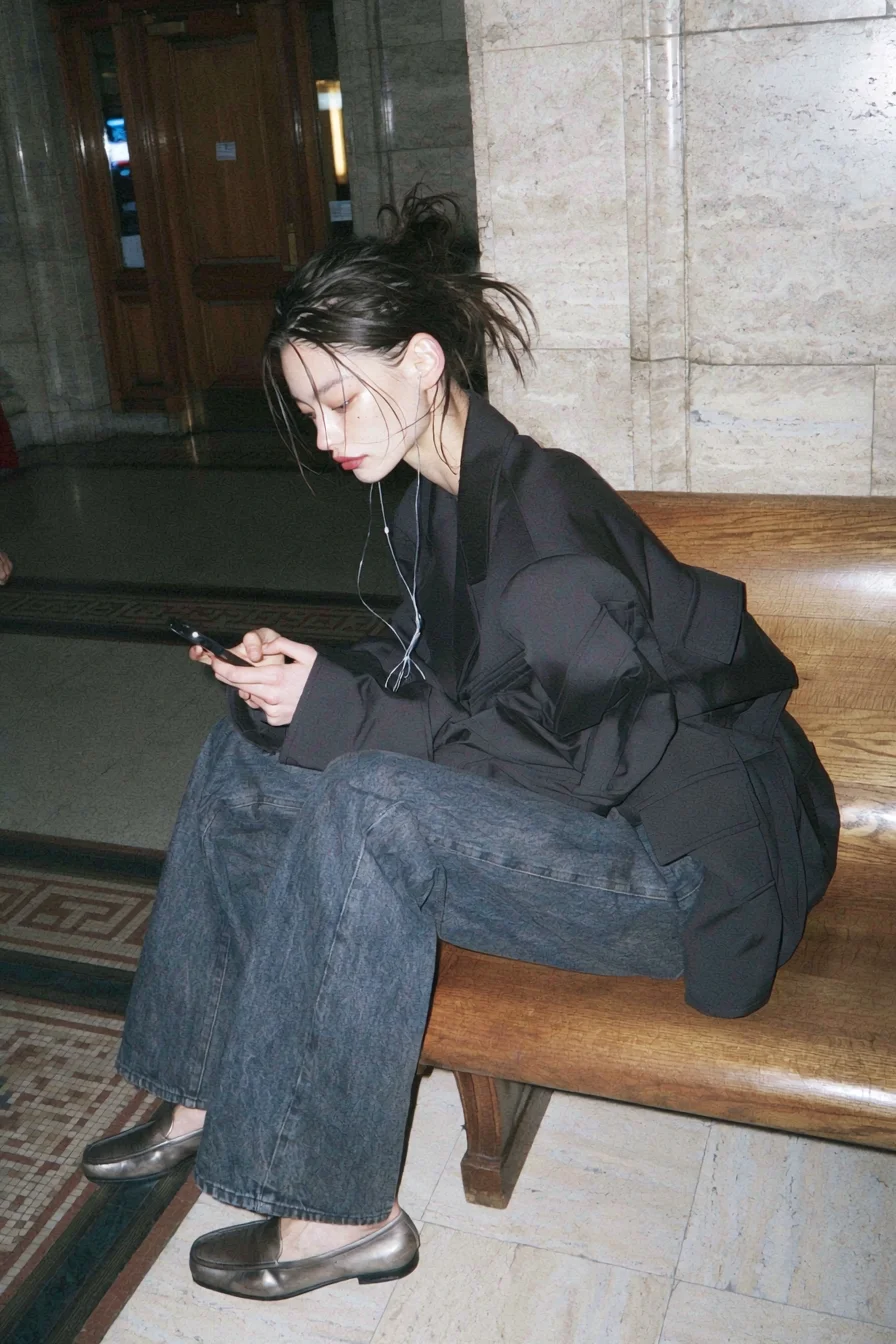 Moody Y2K aesthetic fashion prompt