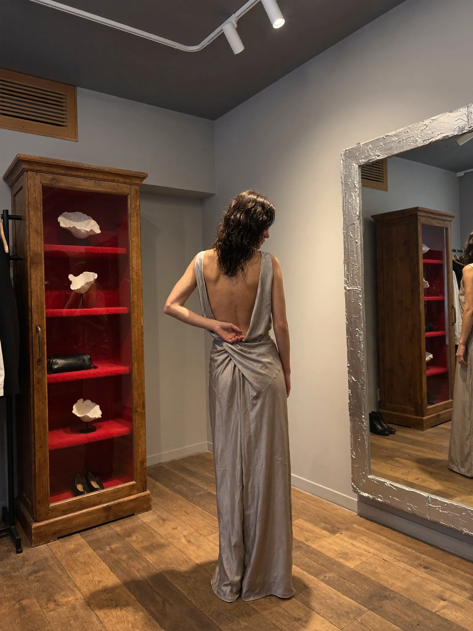 Elegant boutique fitting room prompt