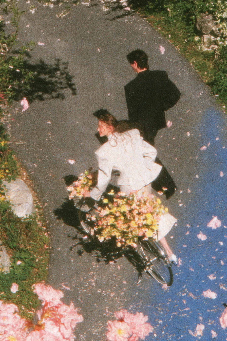 Romantic vintage editorial couple prompt